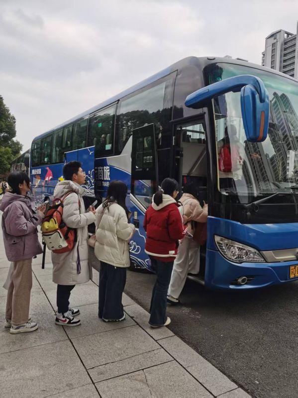 校園直通車(chē)今日開(kāi)班 解決你的回家“難題”